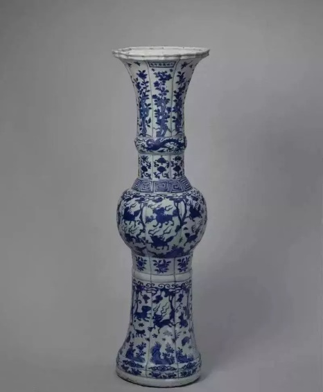 明  青花异兽纹花觚 北京故宫博物院藏.png